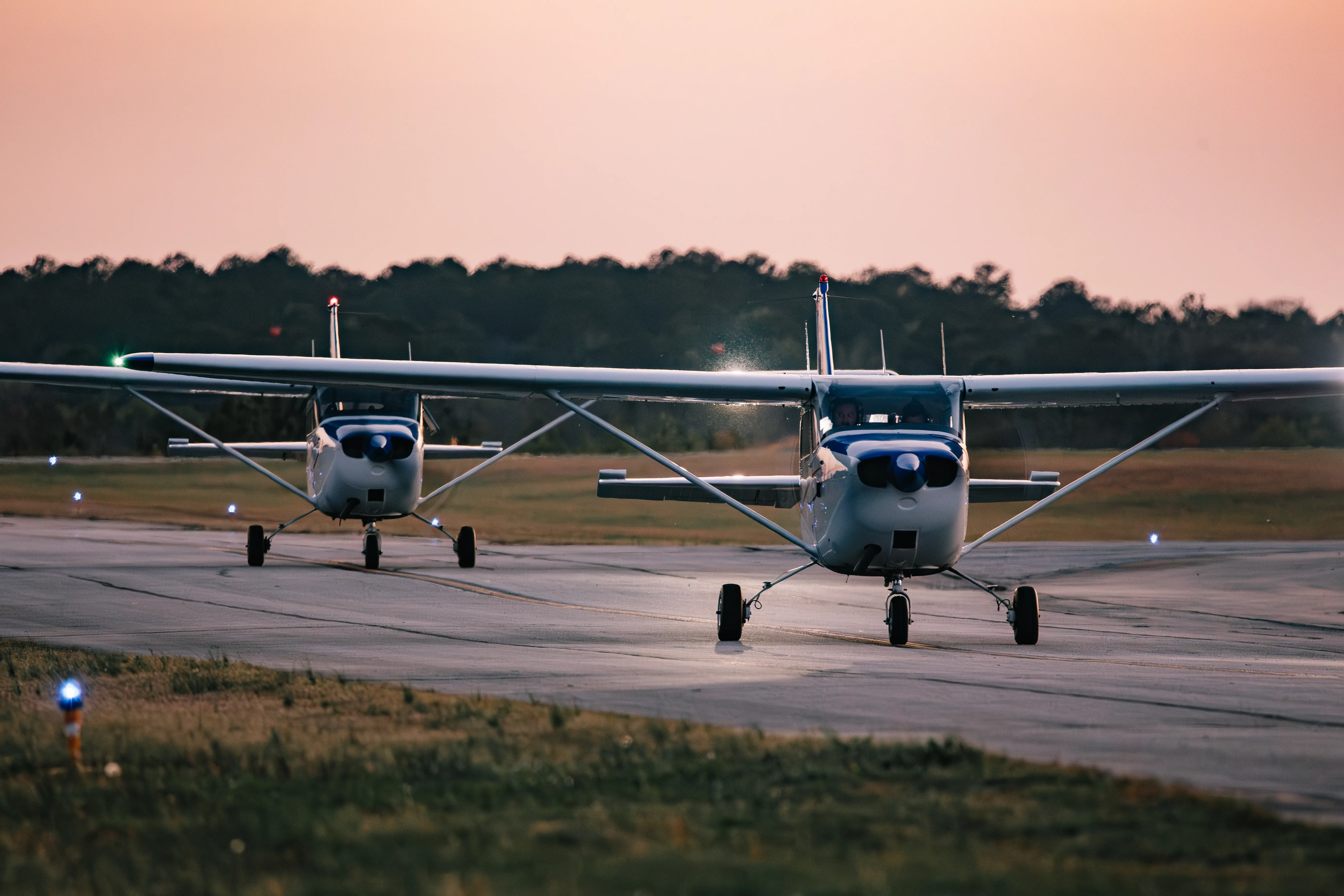 Speedway Flight Training aircraft lined up at Atlanta Speedway Airport